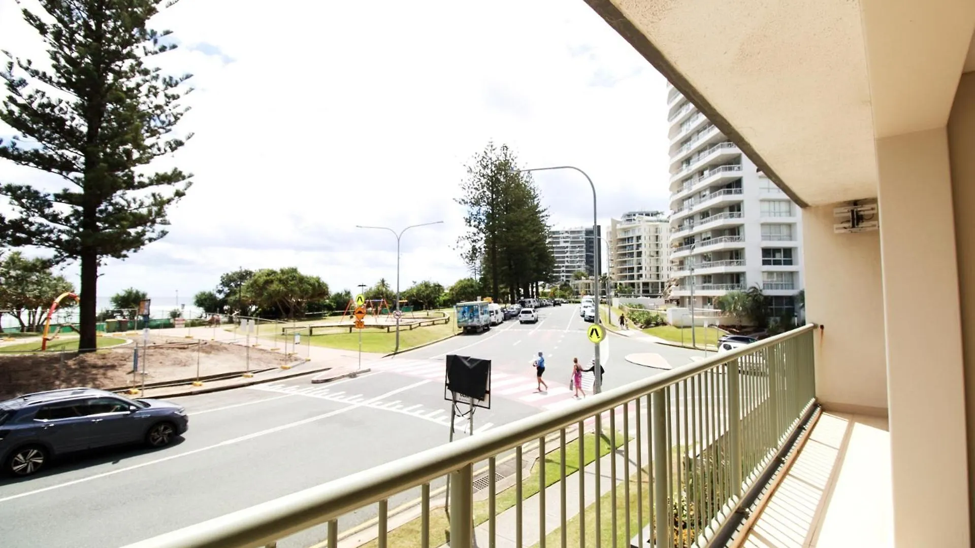 Beachfront Escape In Coolangatta Gold Coast Apartment
