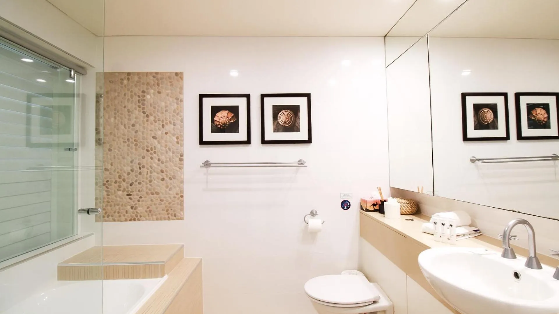 Apartment Beachfront Escape In Coolangatta Gold Coast