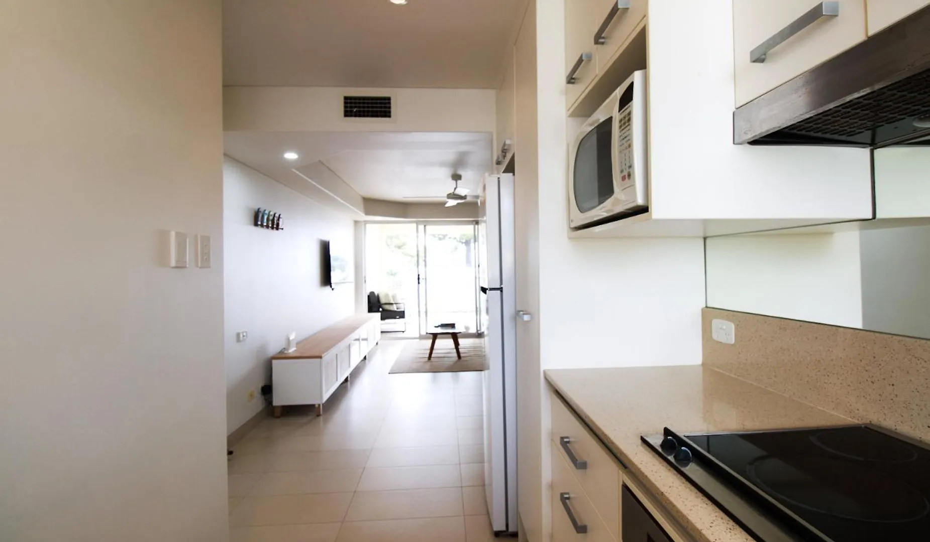 Beachfront Escape In Coolangatta Gold Coast Apartment