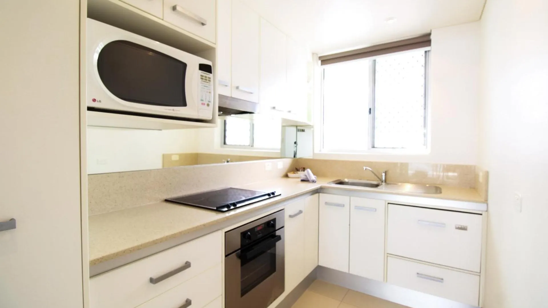 Apartment Beachfront Escape In Coolangatta Gold Coast